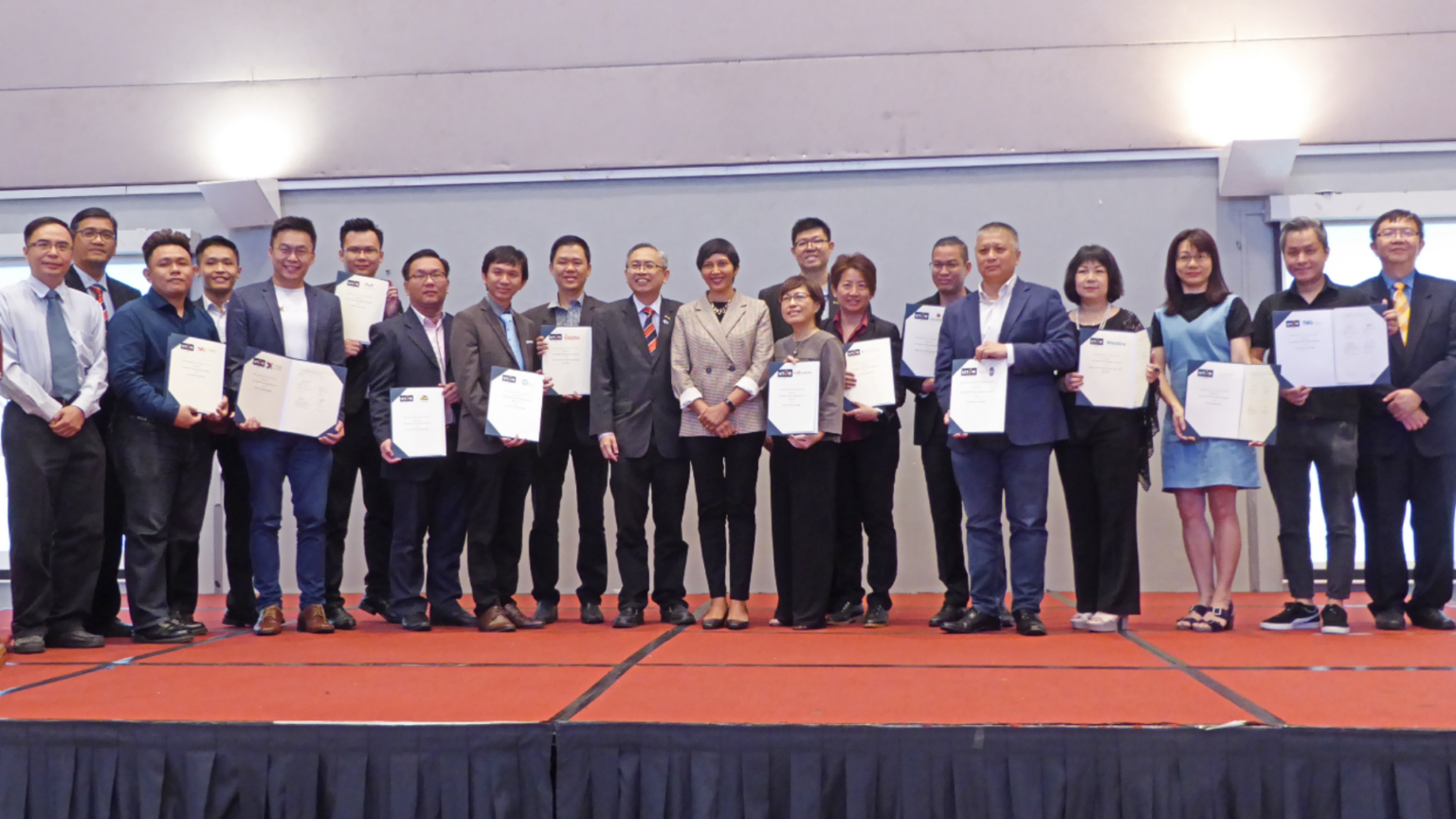 14 representatives of the payment or digital industry establishing a partnership for developing payment courses for UTAR students at the MoU Exchange Ceremony